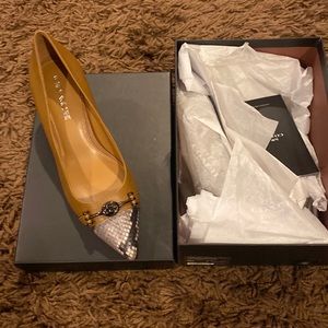 Ladies Coach Shoes- Snake Saddle/ Natural… Size 8m